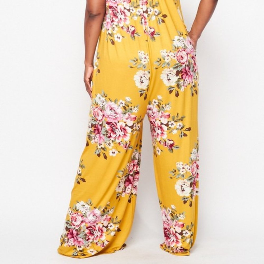 Floral print Beauty in a Jumpsuit - Picture 8 of 8